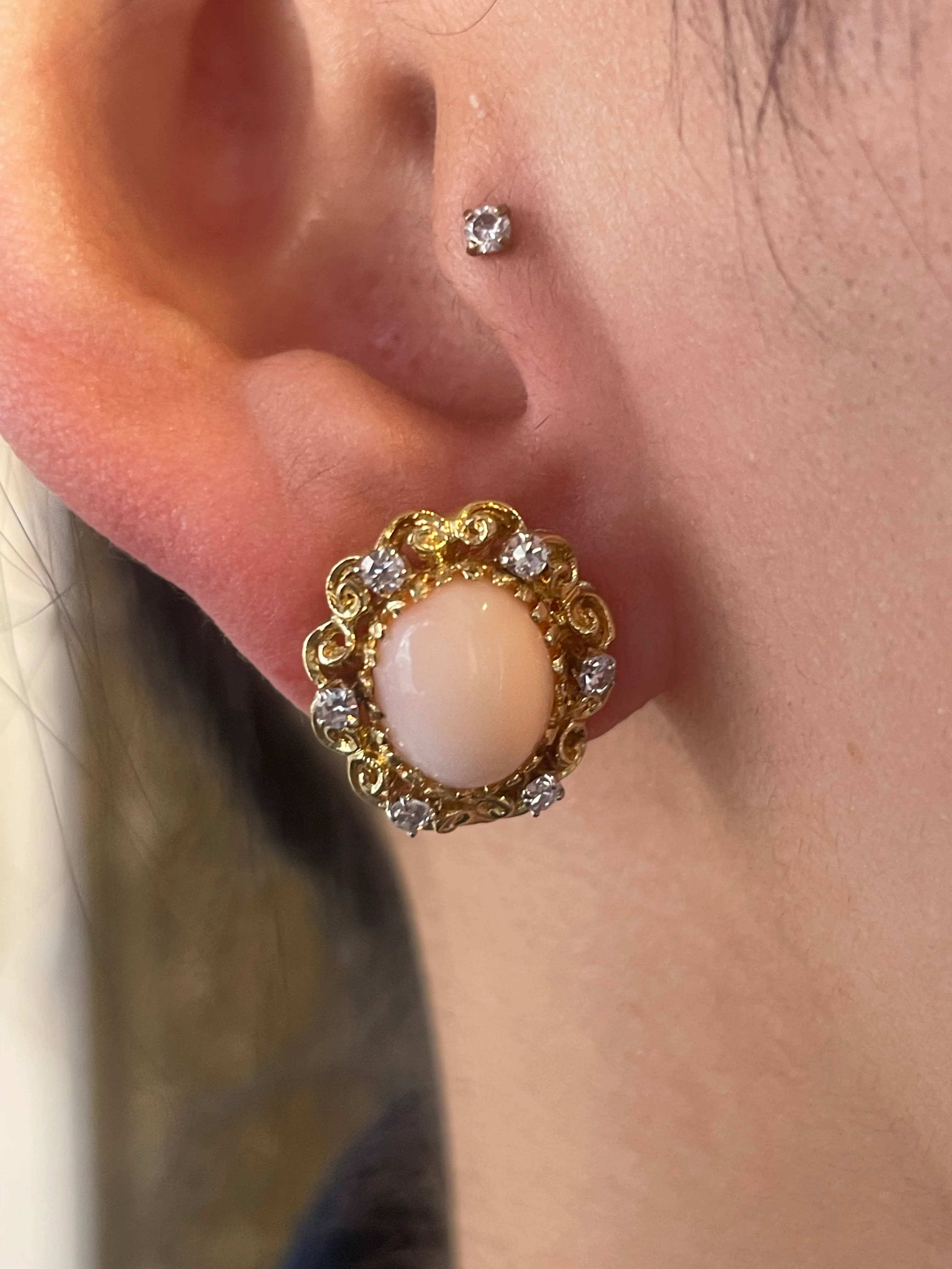 Angel skin and diamond earrings in 14 carat gold - Image 6