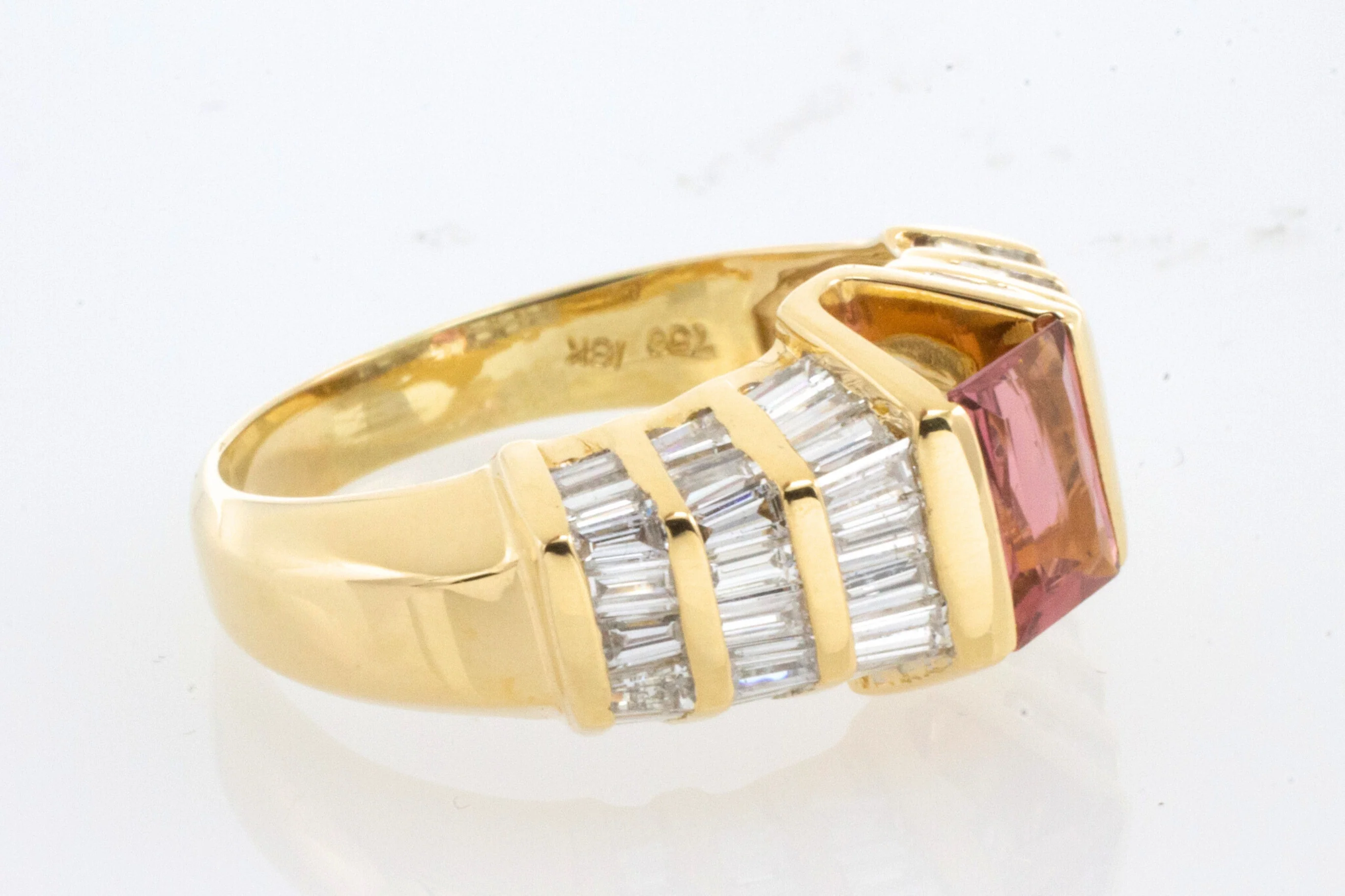 Baguette cut diamond ring with pink tourmaline - Image 5