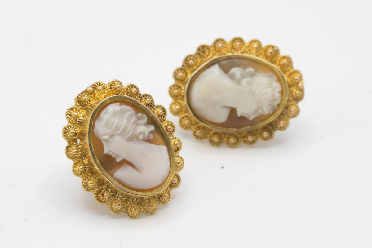 Zeeuwse knop cameo studs in gold and silver - Image 3