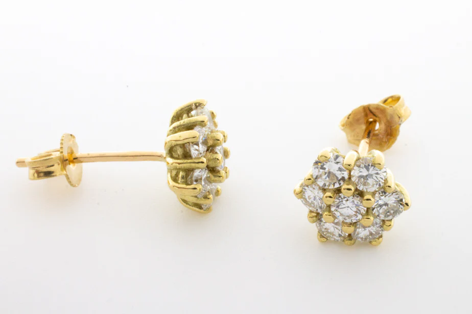 Diamond cluster ear studs in 14 carat gold - Image 3