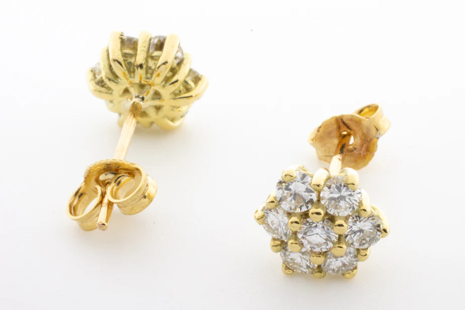 Diamond cluster ear studs in 14 carat gold - Image 4
