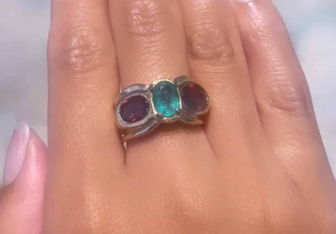 Emerald and garnet ring in 18 carat gold - Image 5