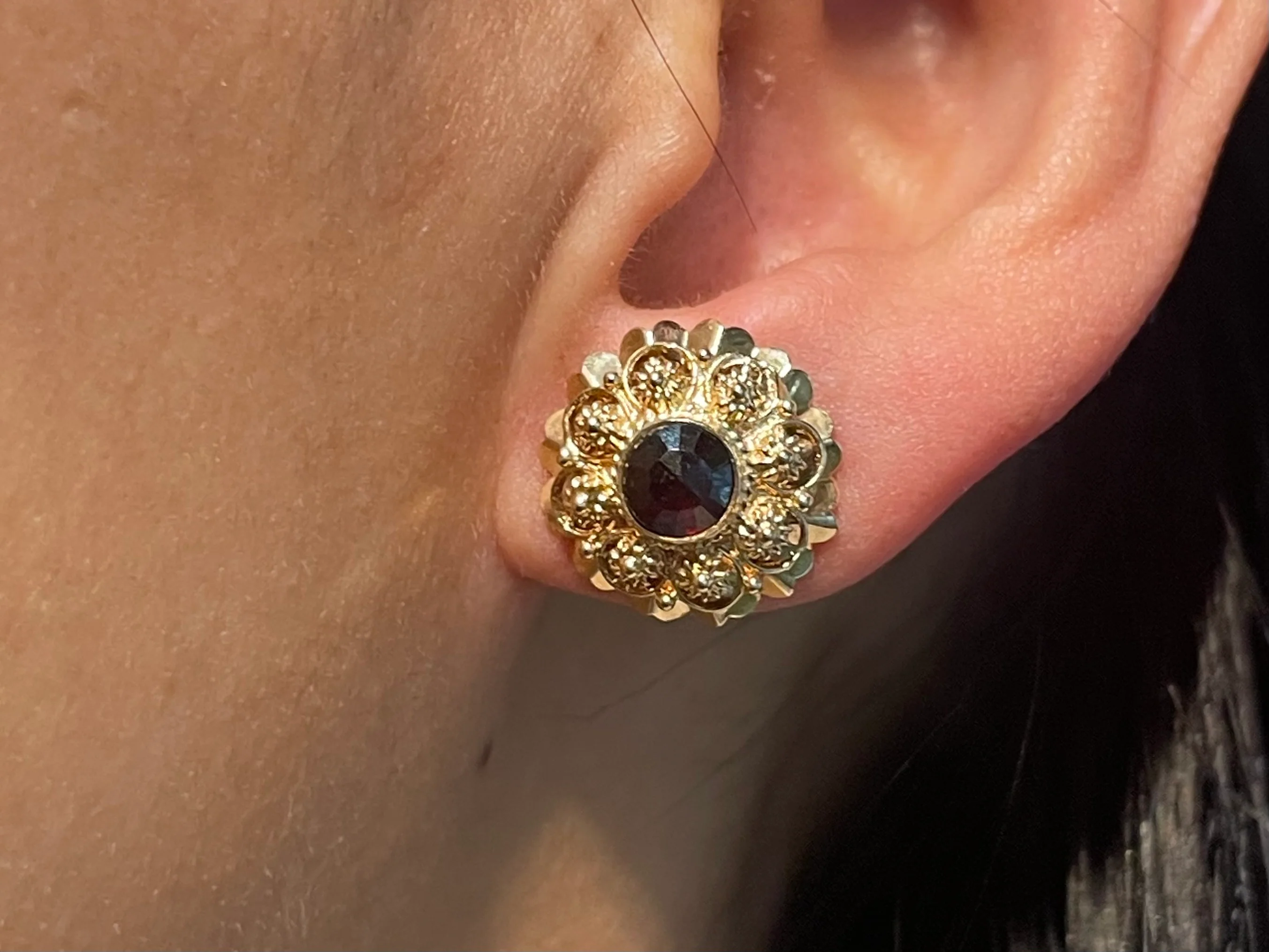 Garnet earrings in 14 carat gold - Image 5