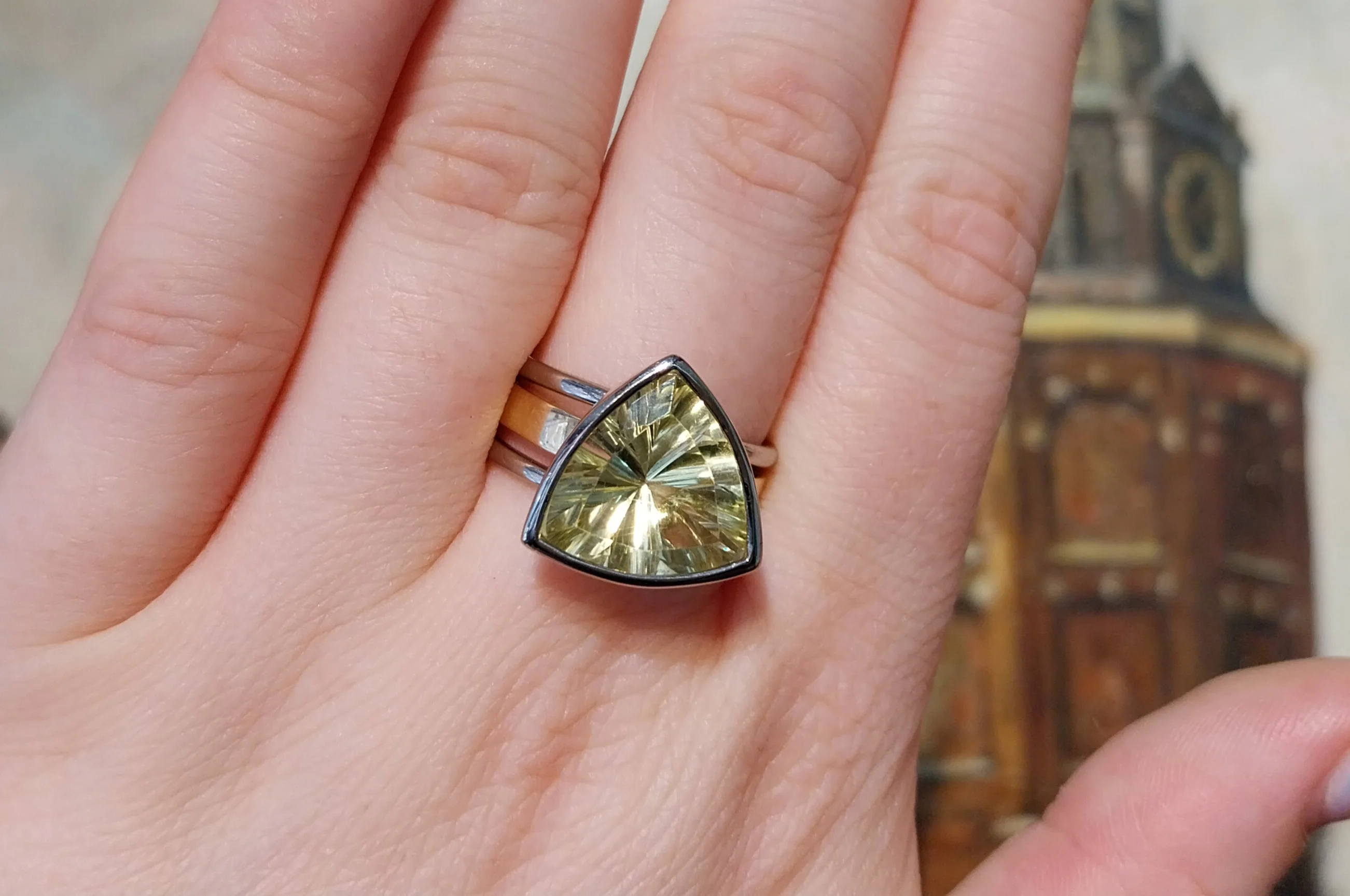lemon quartz ring in white and yellow gold - Image 6