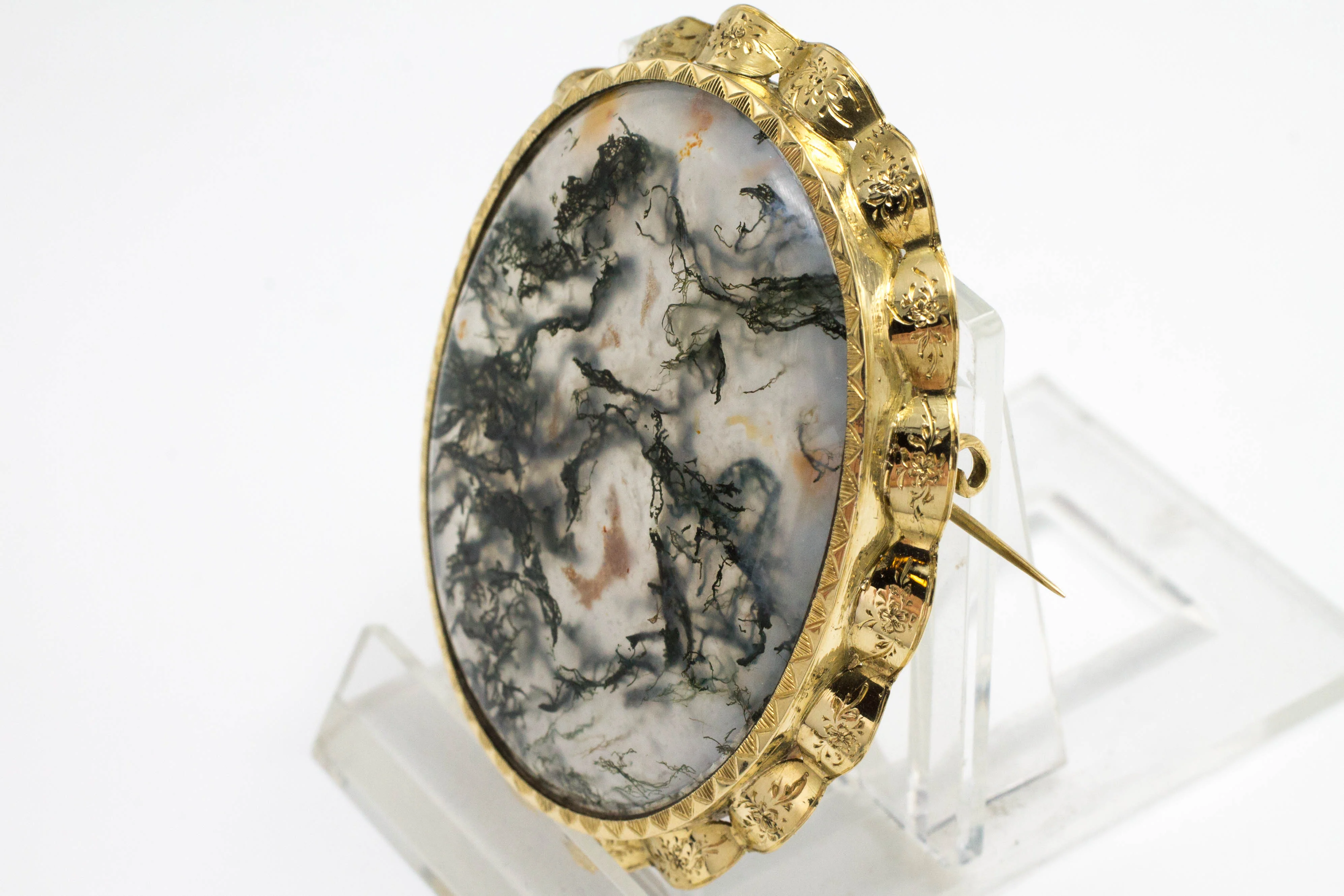 Moss agate brooch in 14 carat gold. - Image 3