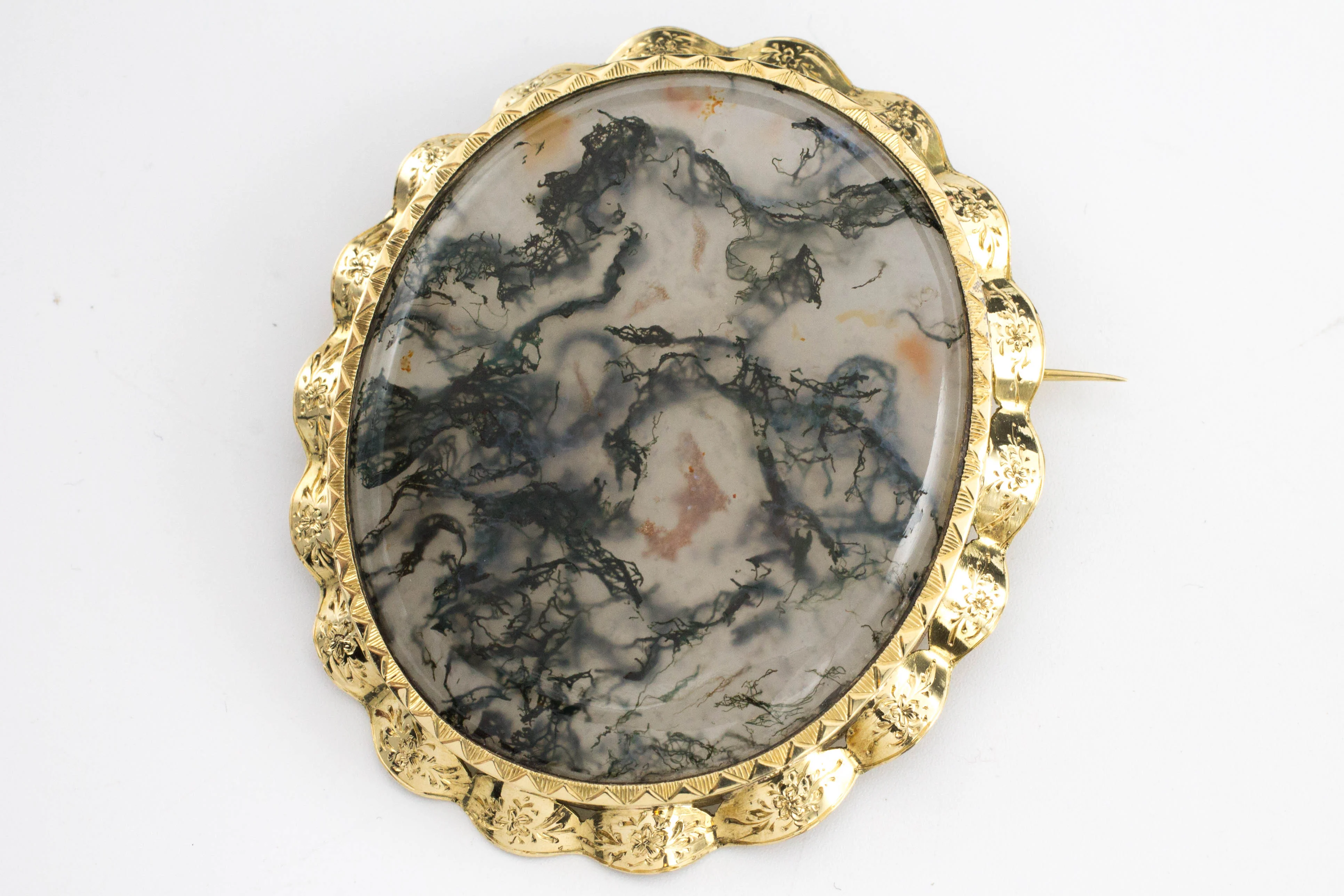 Moss agate brooch in 14 carat gold. - Image 5