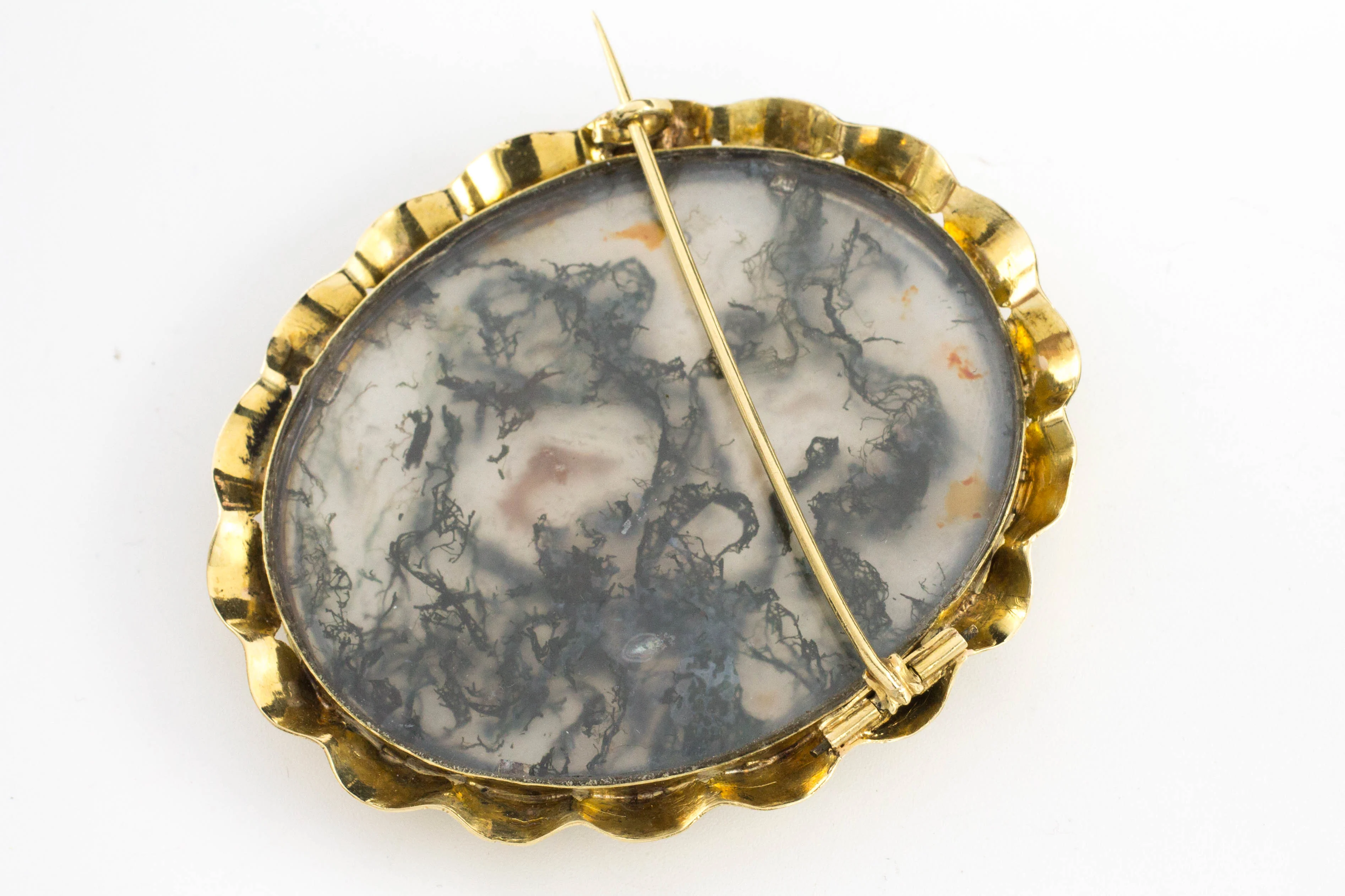 Moss agate brooch in 14 carat gold. - Image 6