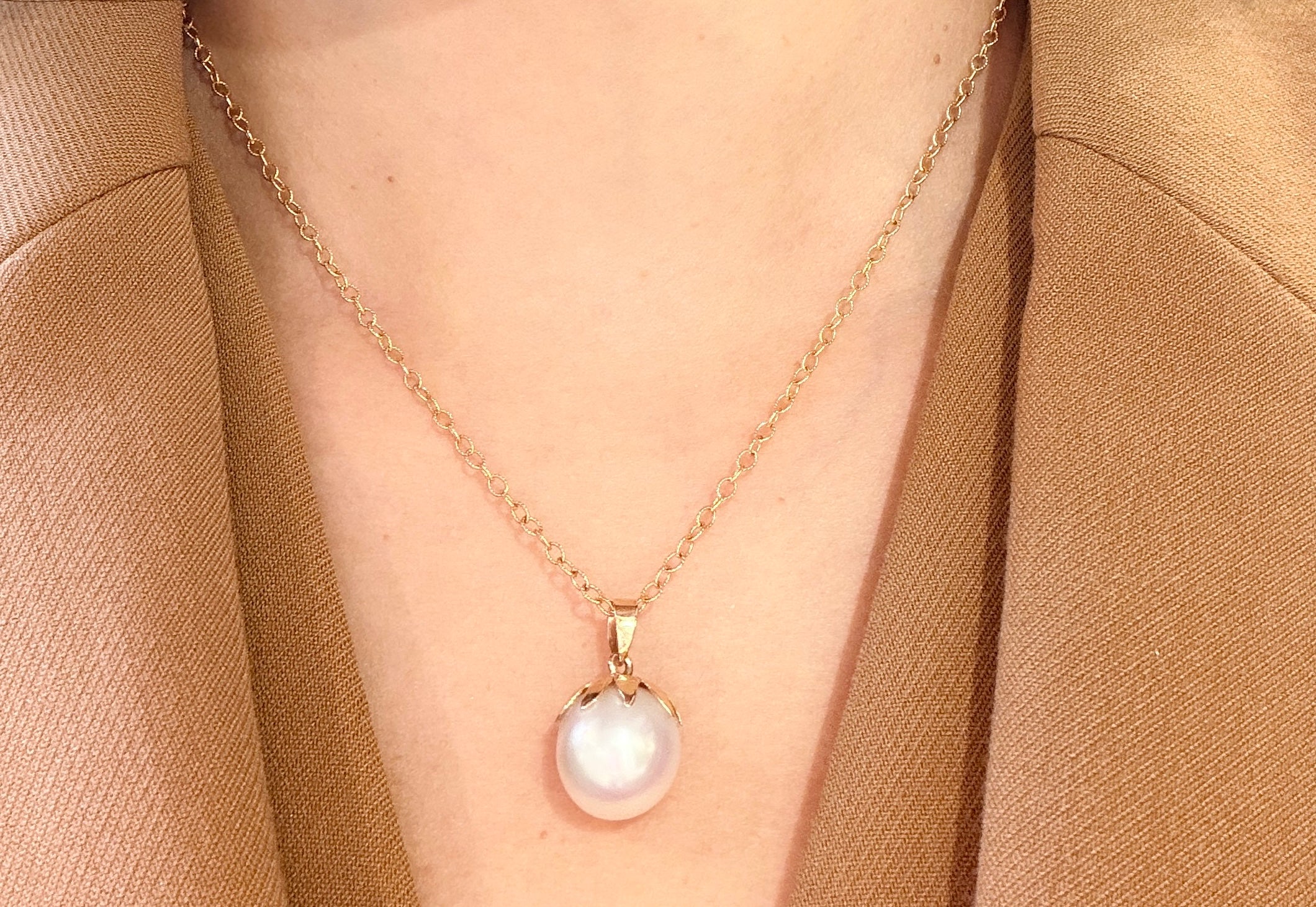 Pearl pendant and chain in 14 carat gold - Image 5