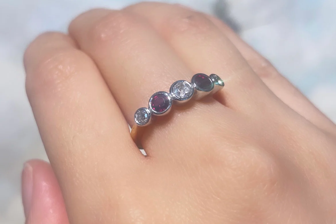 Ruby and diamond ring in 18 carat gold - Image 6