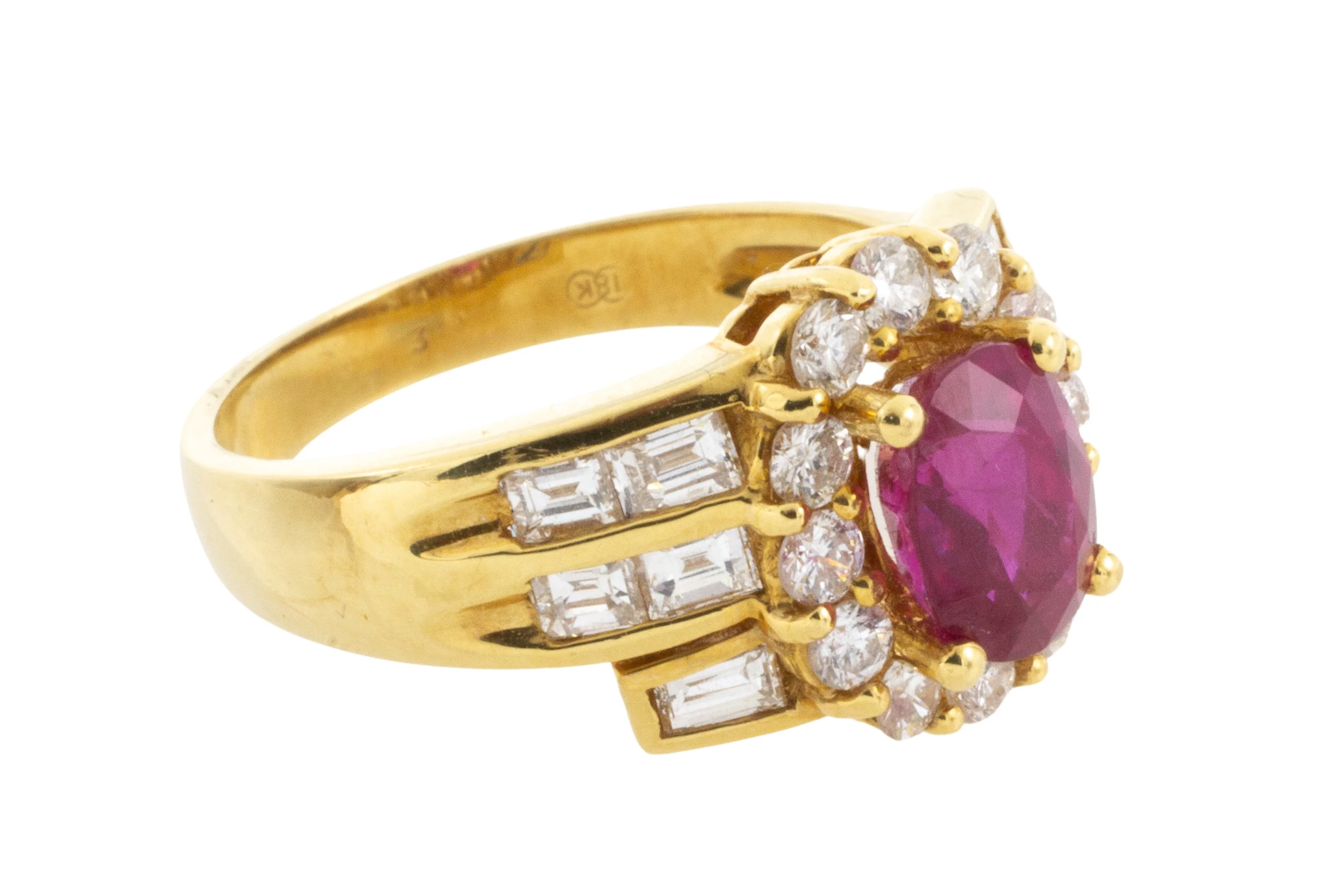 Ruby ring with baguette and brilliant cut diamonds - Image 3