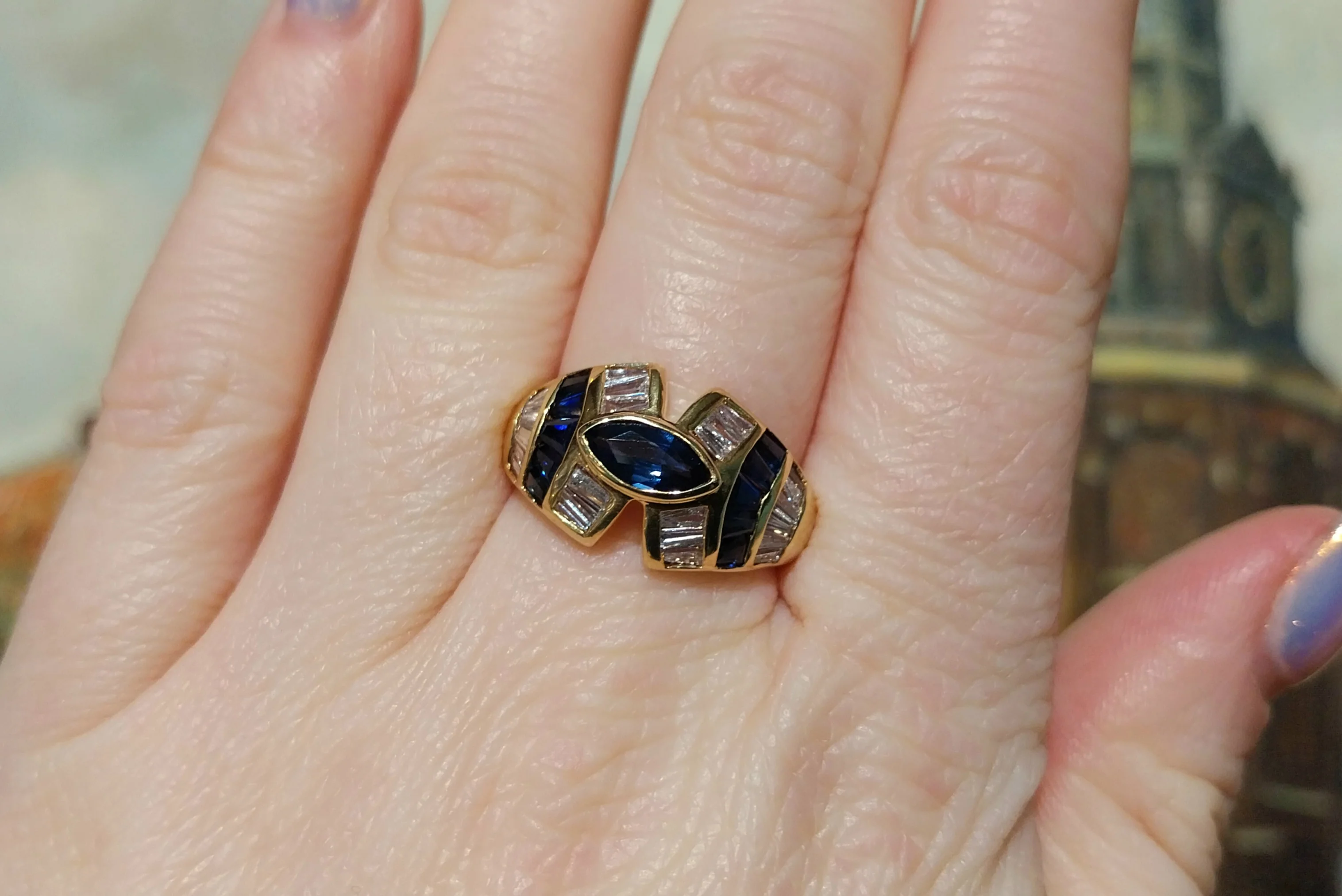 Sapphire and baguette cut diamond ring - Image 7