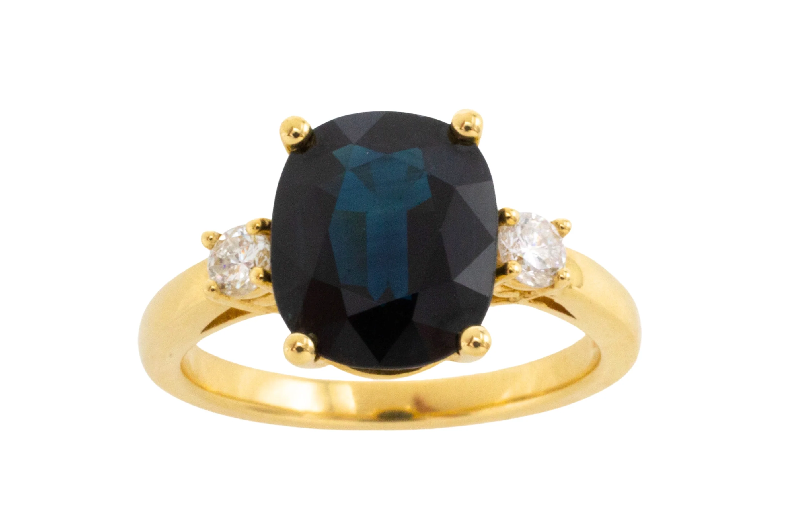 Sapphire and diamond ring in 18 carat gold