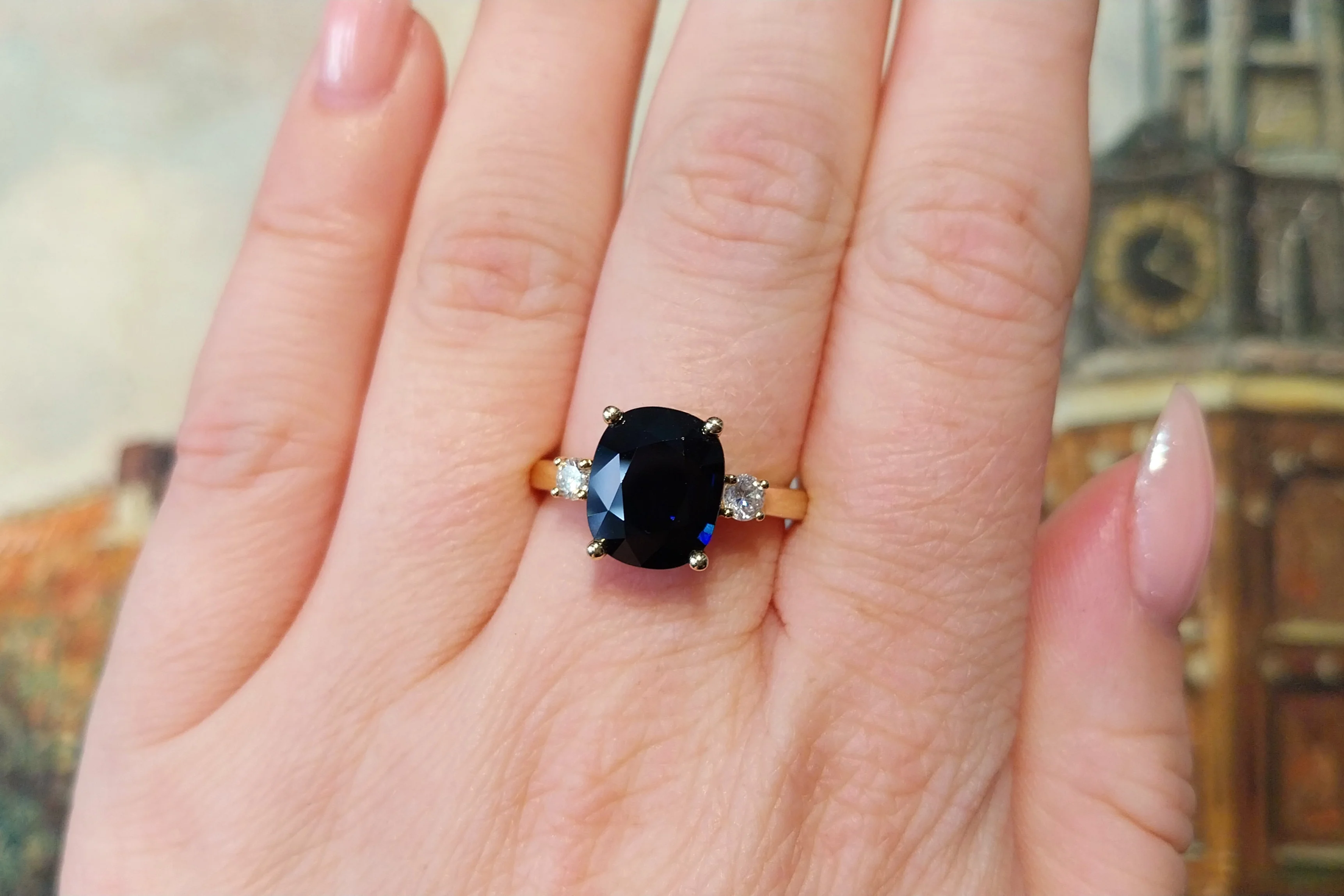 Sapphire and diamond ring in 18 carat gold - Image 7