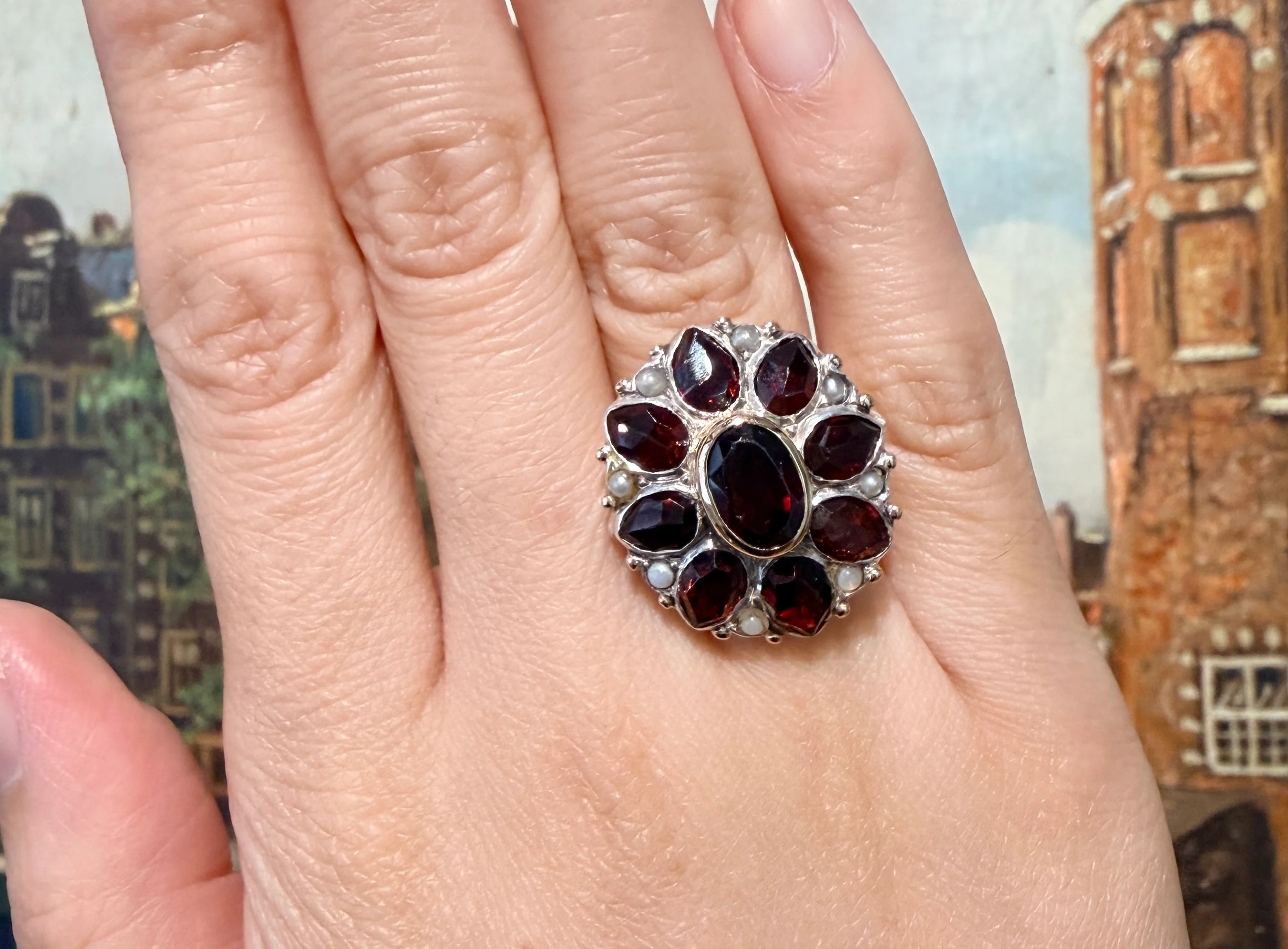 Vintage garnet and pearl ring in 14 carat gold and silver - Image 7