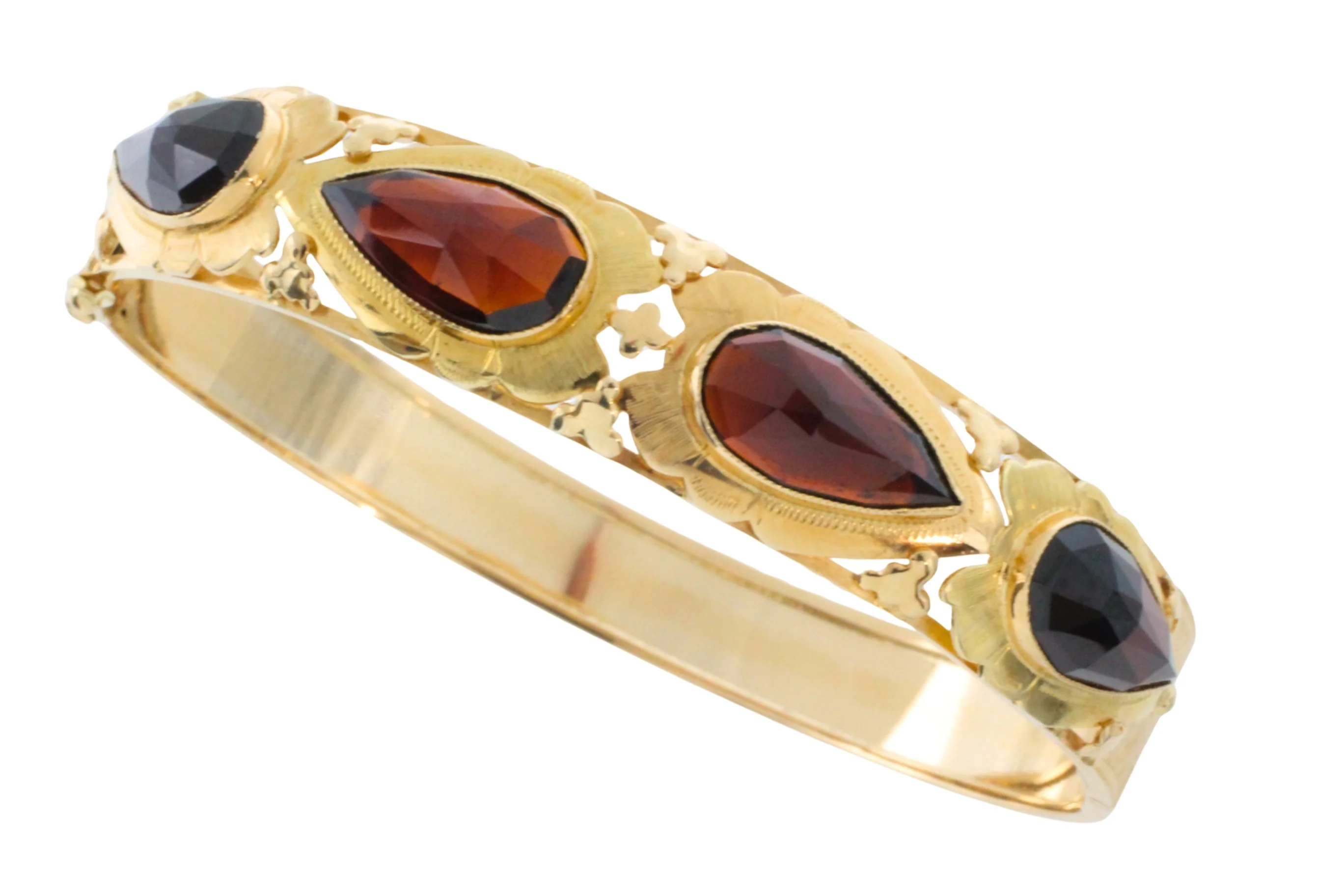 Vintage garnet bracelet in 14 carat gold