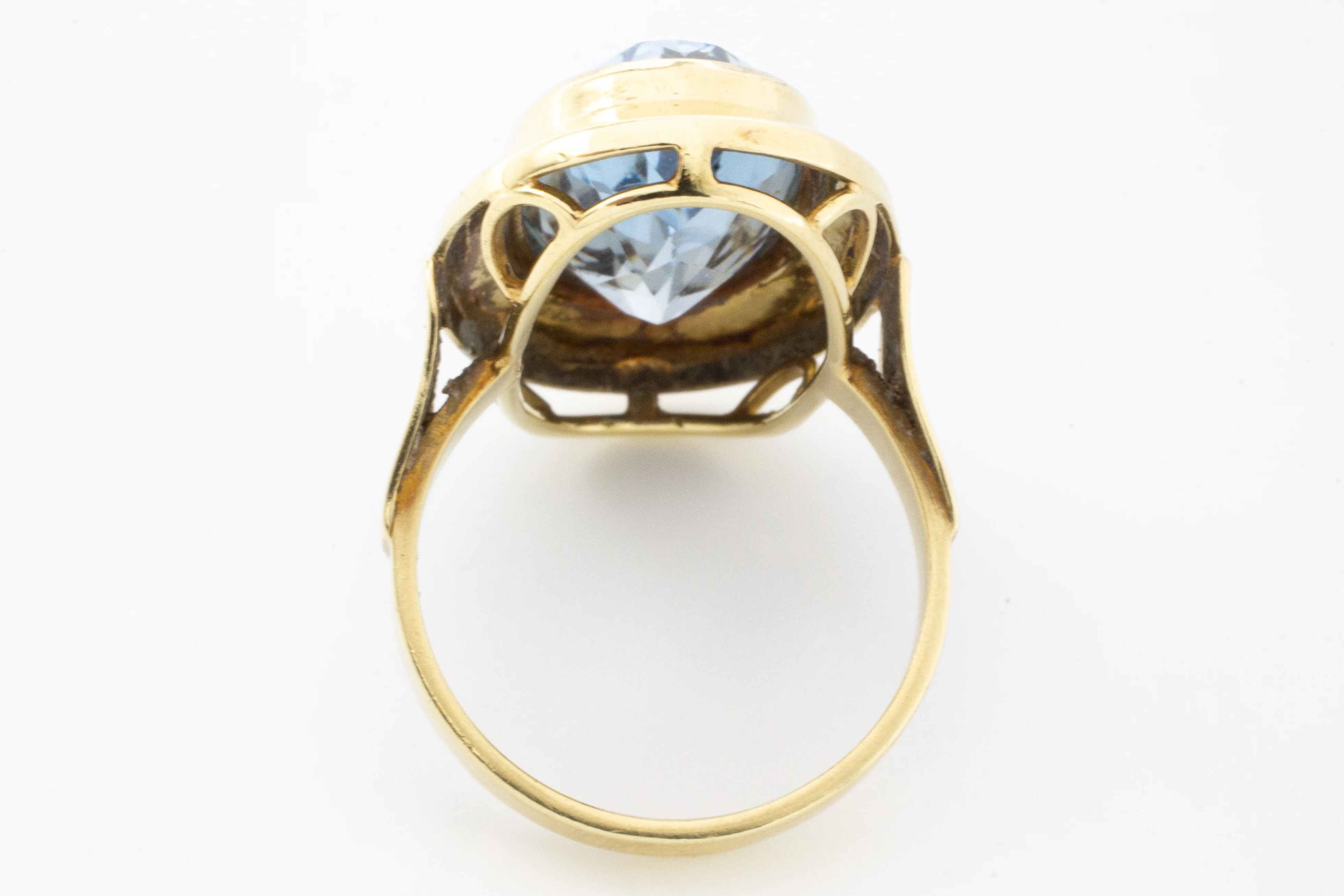 Vintage gold ring with synthetic blue topaz - Image 5