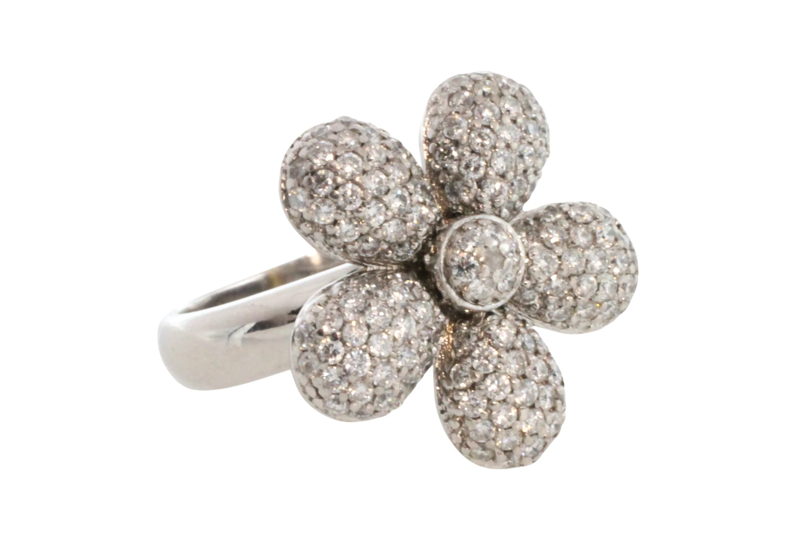 White gold flower ring with diamonds - Image 3