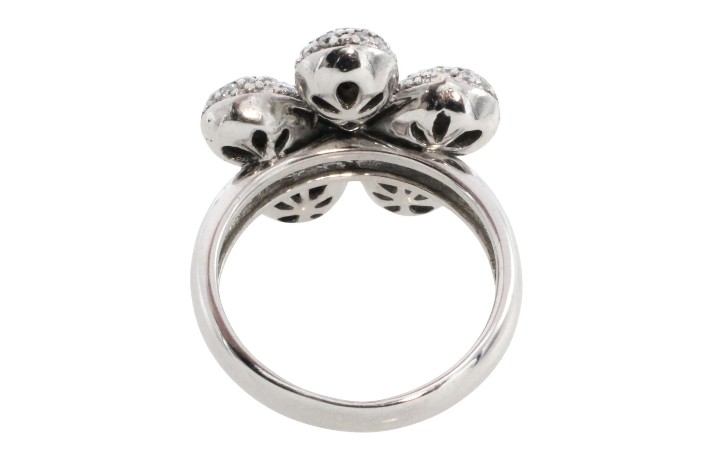 White gold flower ring with diamonds - Image 5