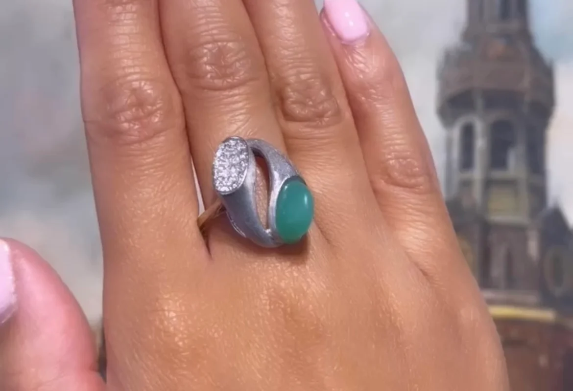 White gold ring with chrysoprase and diamonds - Image 6